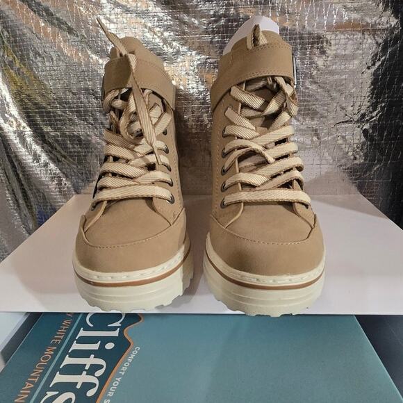 WT Cliffs by White Mountain Gordon Bootie Boots Light Brown Shoe Size: 8 - Picture 3 of 6